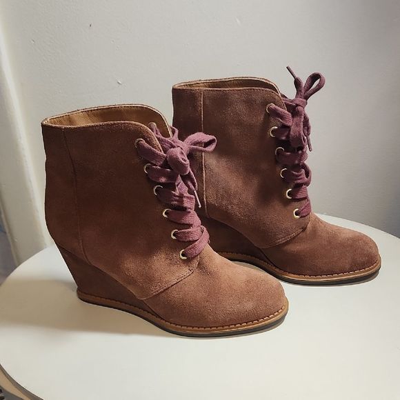 Kate Spade Saundra Brown Wedge Ankle Booties with Lace-Up Closure Size 8.5 - Picture 1 of 11